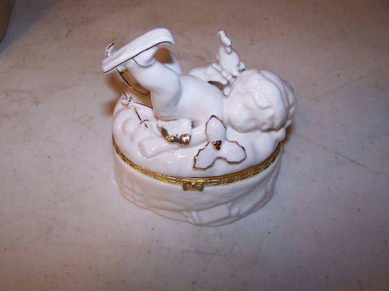 lot 3232 image: Lot of 4 Small Angle Jewelry Boxes
