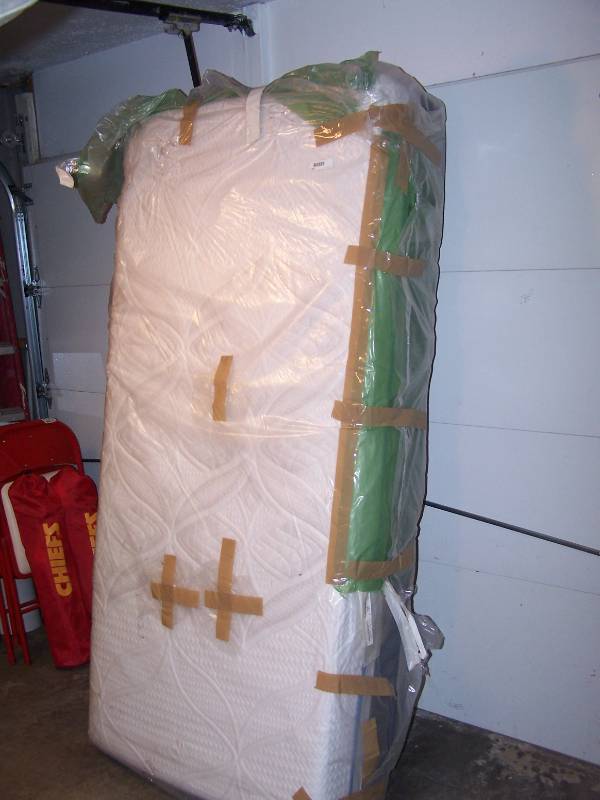 lot 3238 image: Sealy Mattress