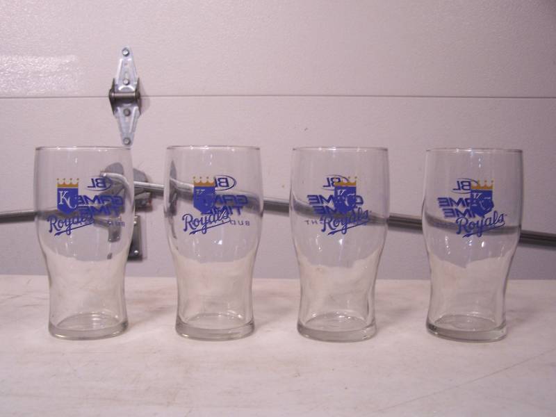 lot 3199A image: Royals Glasses