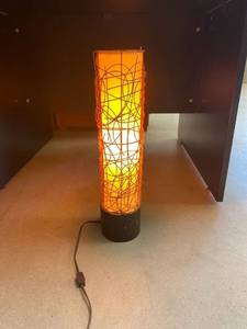 lot 1858 image: Vintage Lamp