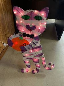 lot 1863 image: Vintage Halloween Cat decor