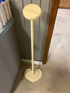 lot 1865 image: Wig stand
