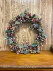 lot 1869 image: Large Wreath with figs.