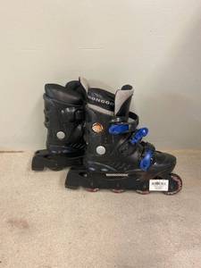 lot 1871 image: Mongoose rollerblades Size 3