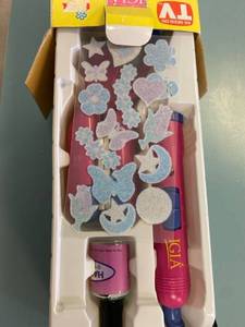 lot 1885 image: Vintage IGIA Hair Jewels Glitter Tattoos Cool Tween Hair Straightener 2002 READ