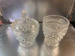 lot 1889 image: Cream and Sugar crystal set