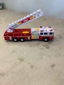lot 1893 image: Tonka Fire truck with lights and sounds 29 inches long