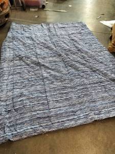 lot 1945 image: Stripped Blue And White Comforter With 2 Pillow Cases 100In X 82In