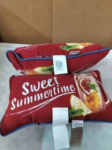 lot 5925 image: Hampton Bay. Pillows 2 Pack