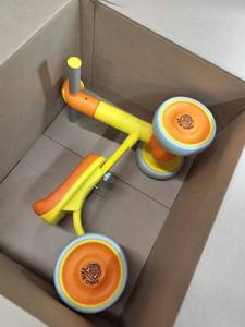 lot 7633 image: Dino Bike Kids Bike