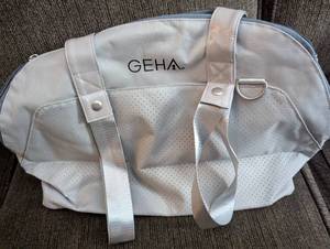 lot 8082 image: GEHA duffle bag