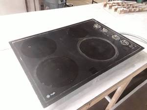 lot 55899 image: GE Profile 4 Burner Countertop Stove - Electric - Used