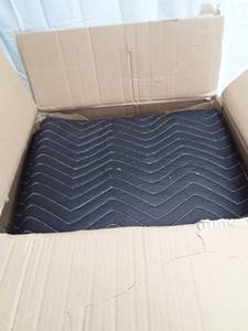 lot 55932 image: WEN 272406 72-Inch by 40-Inch Heavy Duty Padded Moving Blankets, Pack of 4