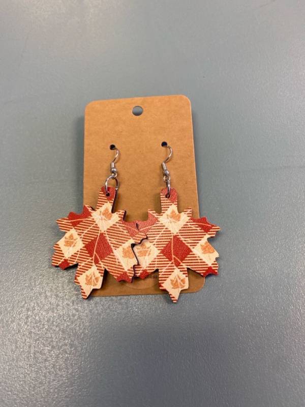 lot 2177 image: Maple leaf Earring set