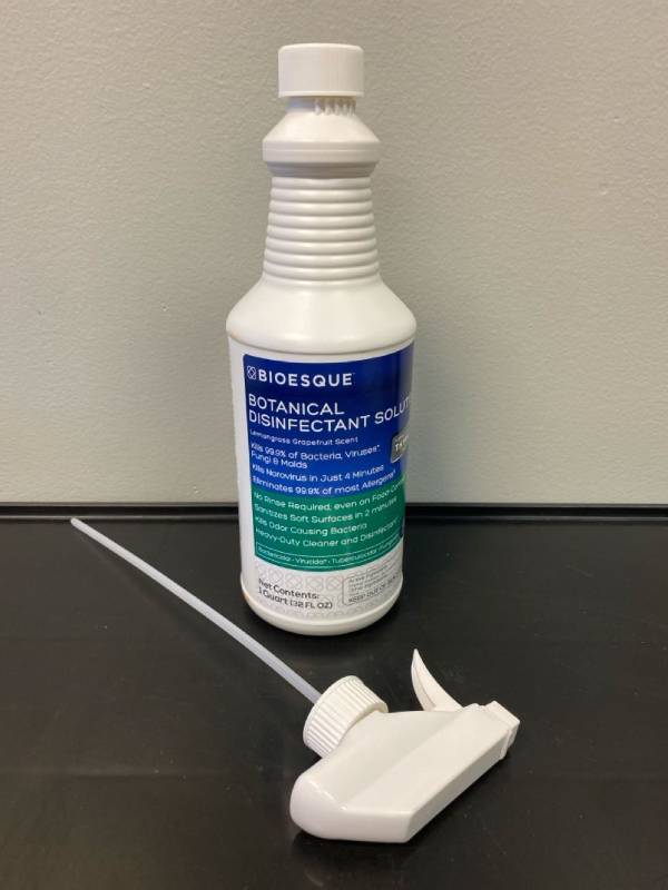 lot 2266 image: Bioesque 615-BBDSQ 32fl oz Botanical Disinfectant Trigger