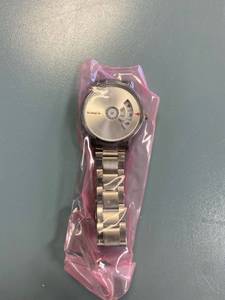 lot 2339 image: WoMaGe silver fashion watch.