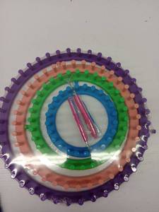 lot 44283 image: ROUND KNITTING LOOMS