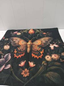 lot 44316 image: BUTTERFLY PILLOW CASE