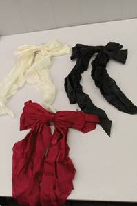 lot 44352 image: 3 PC HAIR BERETS