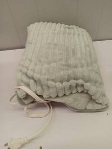lot 44578 image: ULTRA SOFT HEATING PAD FOR HANDS