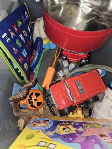 lot 6270220 image: Miscellaneous Box of Toys and Parts