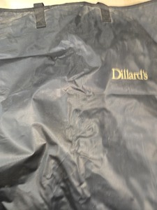 lot 6270226 image: Vintage Dillards Suit Bag