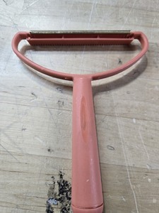 lot 6270377 image: Pet Hair Removal Tool Curved Grip Portable Scraper Cat Dog Remover with Long Handle Reusable Widened Coverage Area Ball Orange