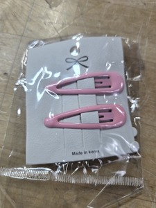lot 6270379 image: Pink Barrettes 2 Count Clips