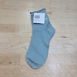 lot 6270172 image: 1 Pair Womens Solid Color Happy Go Lucky Lettuce Trim Crew Socks