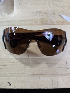 lot 6270533 image: Classy Luxury Shield Oversized Wrap Rimless Sunglasses with Rhinestone (Brown)