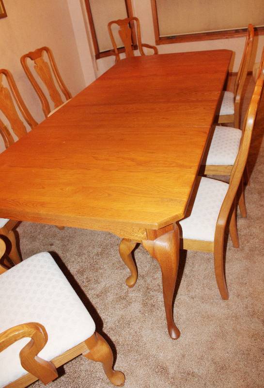 lot 7276 image: 9 Piece Solid Oak Dining Room Set- Includes two 18 Inch Leaves