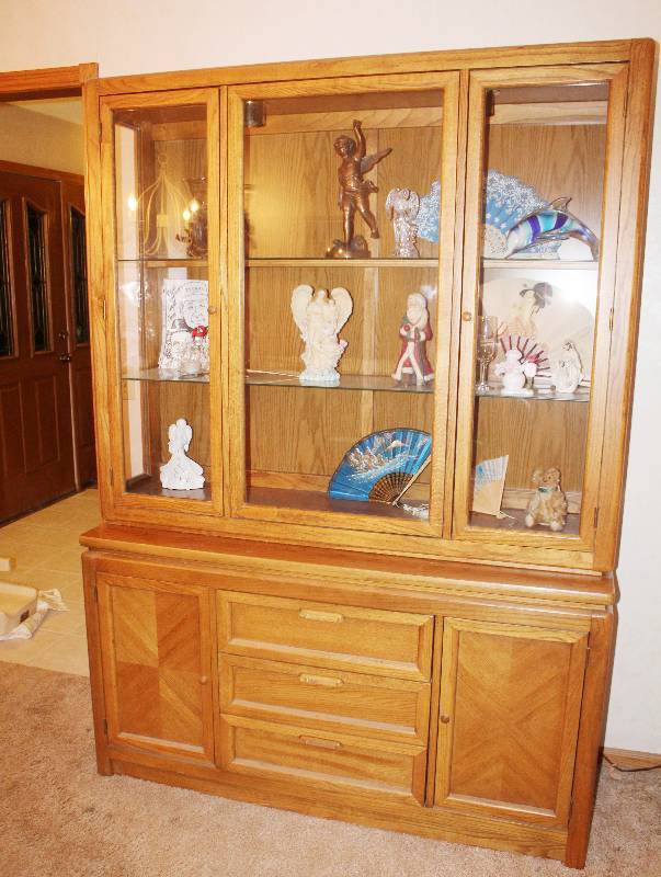 lot 7280 image: 2 Piece China Cabinet Set- No Contents Included