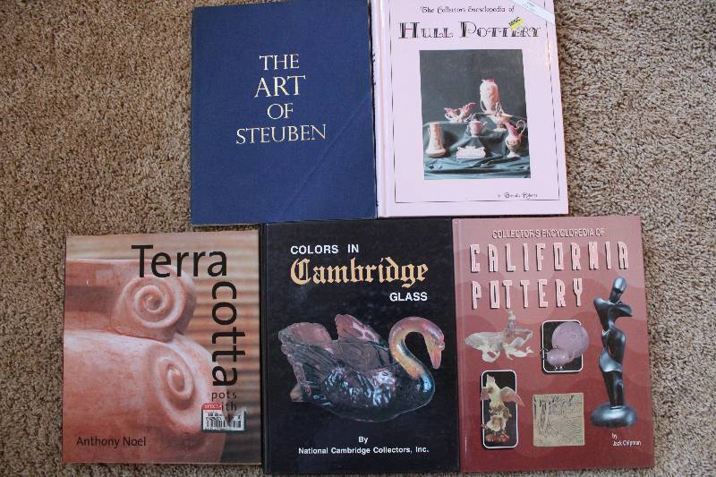 lot 7313 image: Lot of 5 Pottery and Glassware Collectors Books Encyclopedias- Very Neat