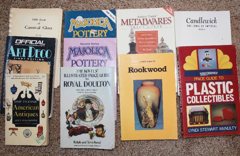 lot 7314 image: Lot of 10 Collectors Reference Books- Very Neat