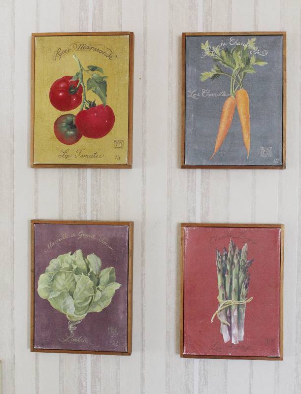 lot 7335 image: Lot of 4 Pictures- Garden Themed- Very Cute