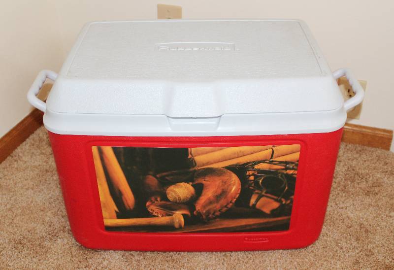 lot 7353 image: Rubbermaid Cooler- Inside Dimensions 19 x 11 x 12- Nice