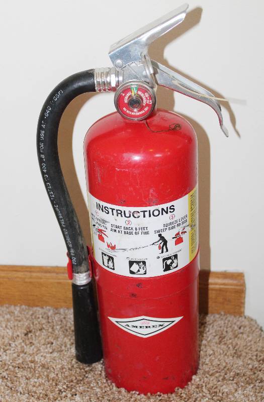 lot 7357 image: Fire Extinguisher- Reads that it is in Full Zone