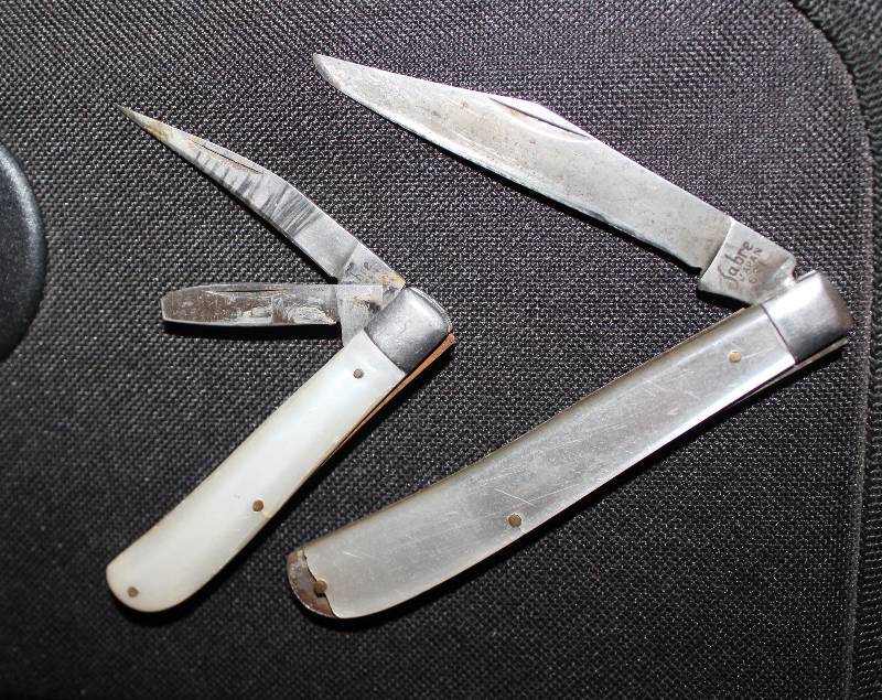 lot 7363 image: 2 Sabre Pocket Knives- Nice