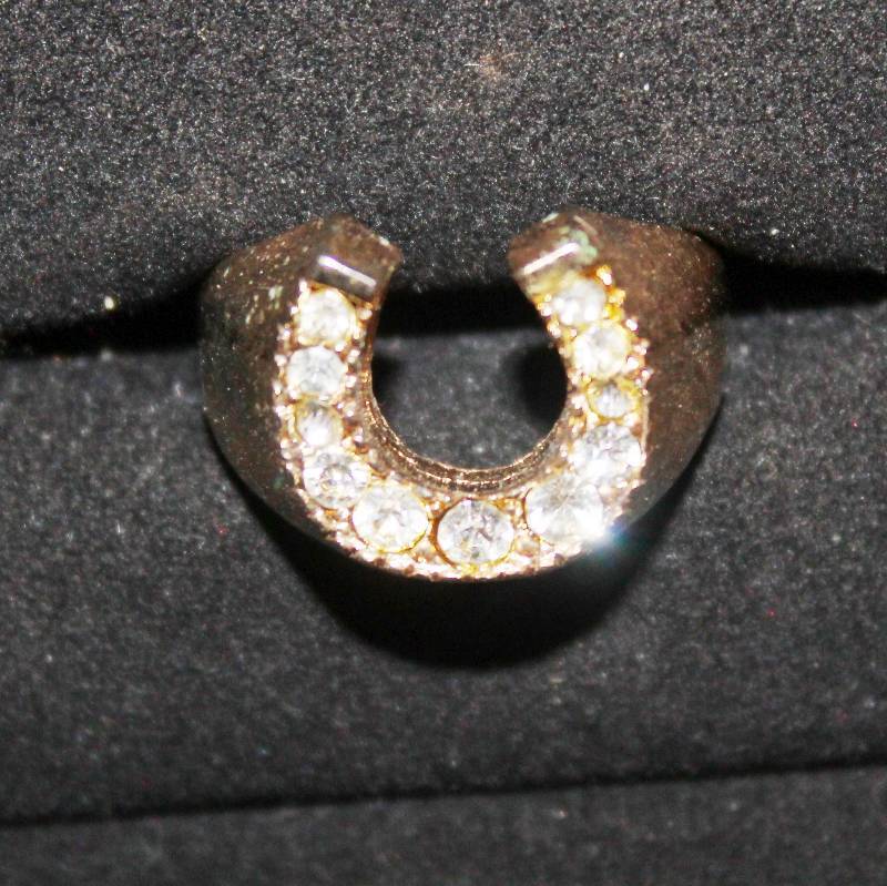 lot 7368 image: Mens Horseshoe Shaped Ring
