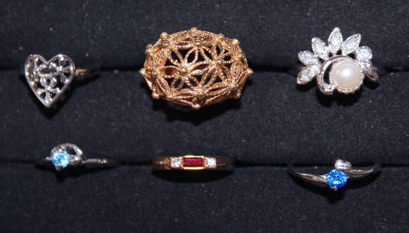 lot 7379 image: Lot of 6 Rings- Various Styles and Colors- Pretty