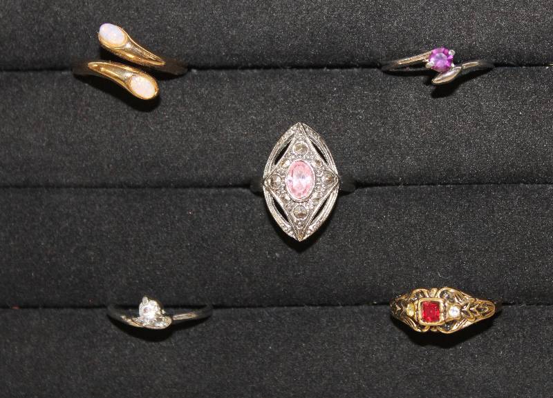 lot 7381 image: Lot of 5 Womens Rings- Very Pretty