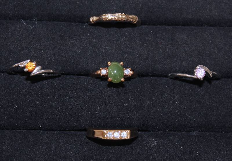 lot 7384 image: Lot of 5 Womens Rings- Very Pretty