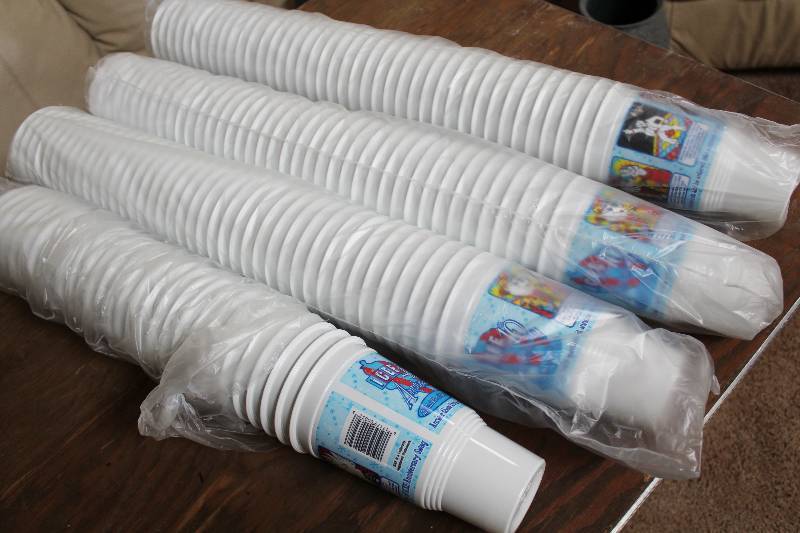 lot 7419 image: Lot of 32 oz Drink Cups- 3 Unopened Sleeves of 40 Count- One Opened
