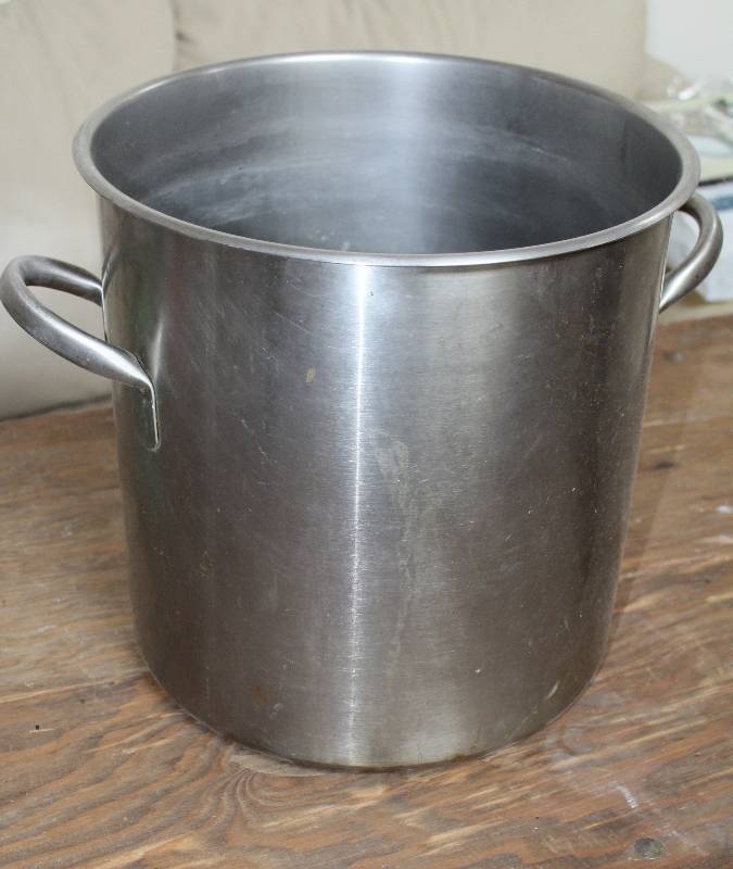 lot 7427 image: Stainless Steel Stock Pot- Nice