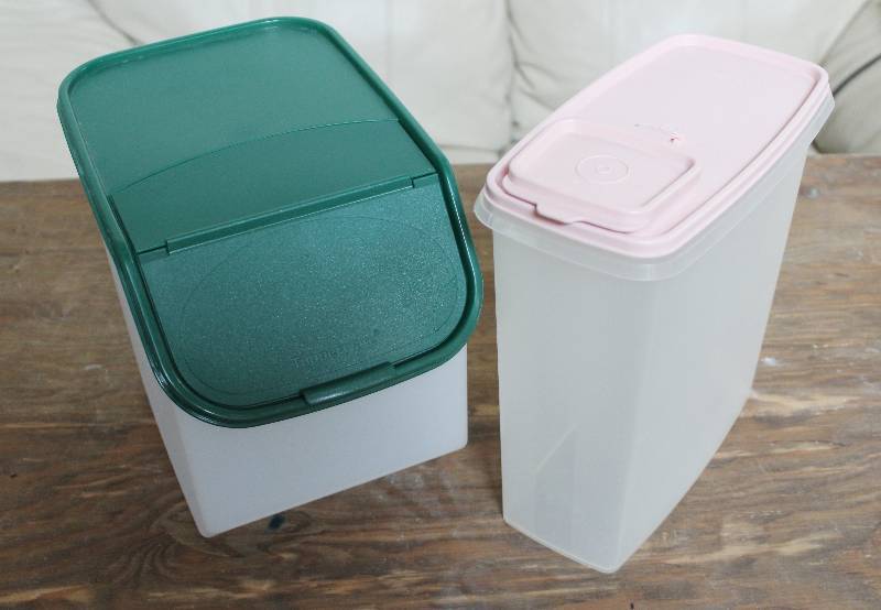 lot 7430 image: 2 Tupperware Brand Plastic Storage Containers