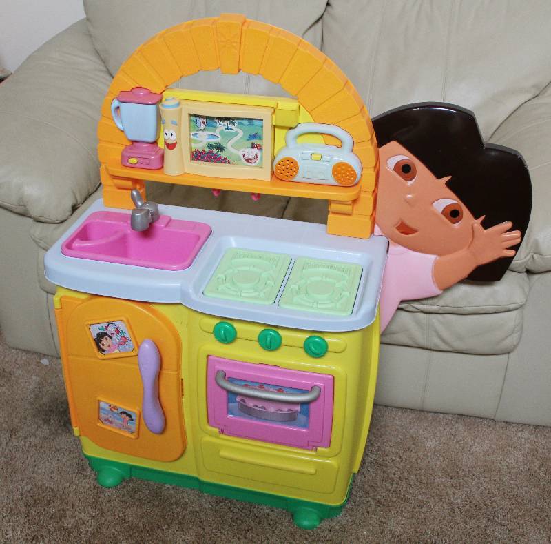 lot 7434 image: Dora the Explorer Childs Kitchen Toy- So Cute