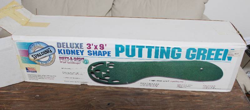 lot 7456 image: Spalding 3 by 9 Kidney Shape Putting Green