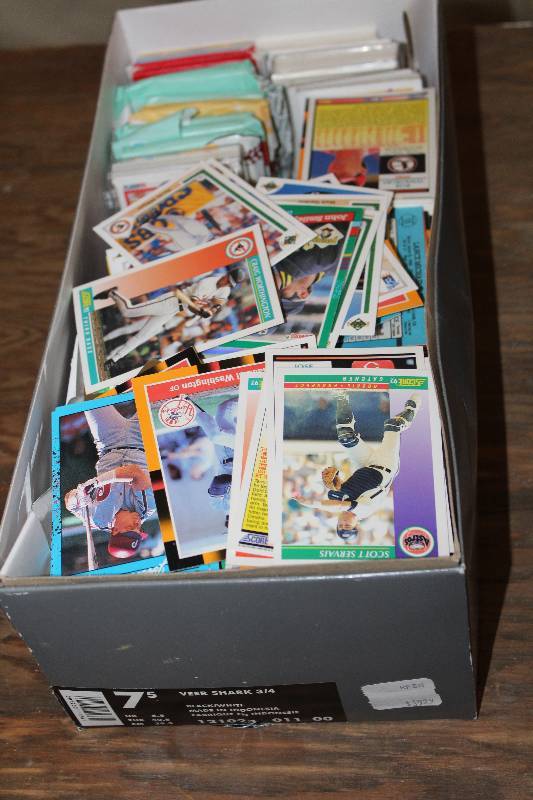 lot 7461 image: Shoe Box Full of Sports Cards, Mostly Baseball Cards- Very Cool