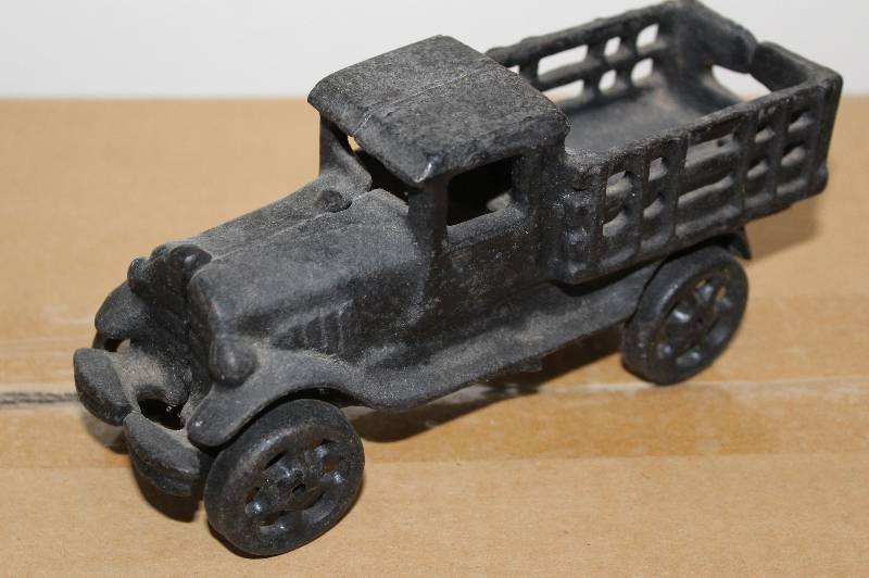 lot 7472 image: Cast Iron Toy Truck- Very Cool