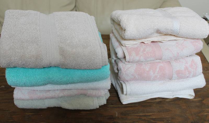 lot 7478 image: Lot of 8 Bath Towels- Great Bundle